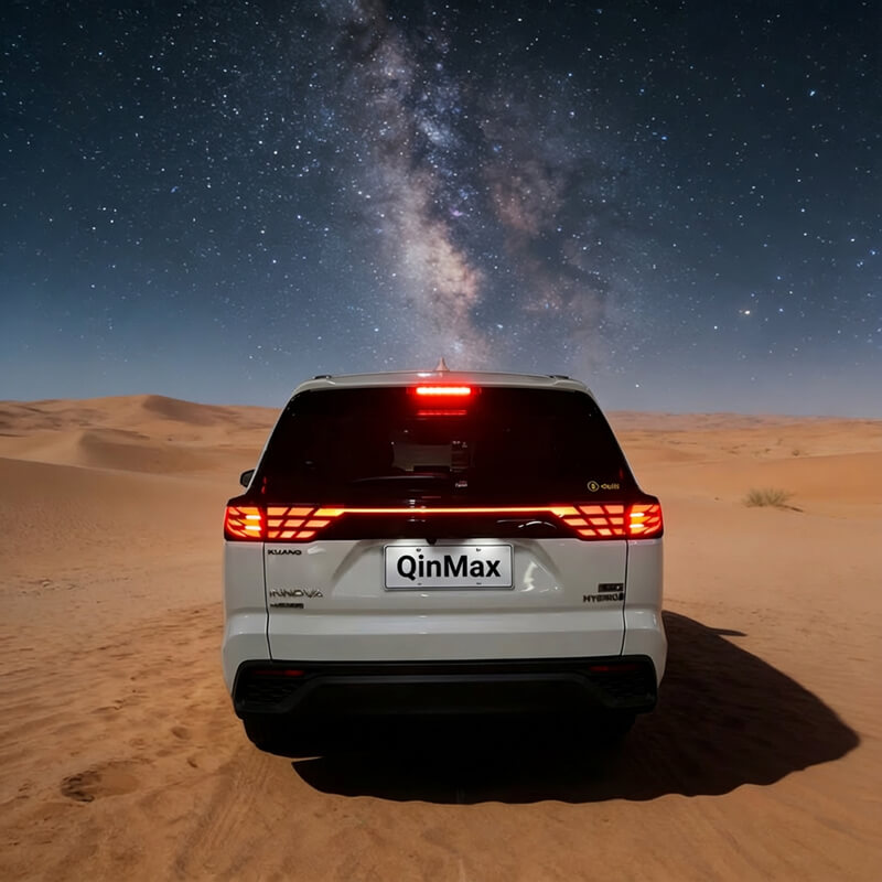 丰田Innova贯穿式尾灯